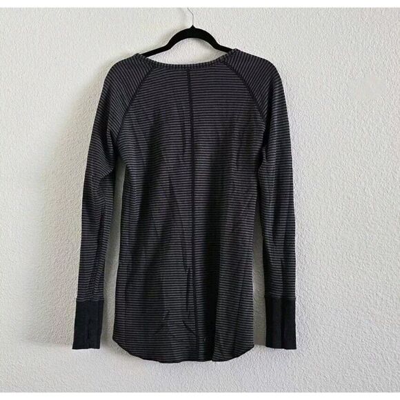 Lululemon Open Your Heart Reversible Top Gray Striped Thumb Holes Est. Size 8 - Picture 8 of 10